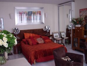 Iron/ironing board, WiFi, bed sheets