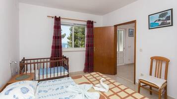 2 bedrooms, internet, bed sheets