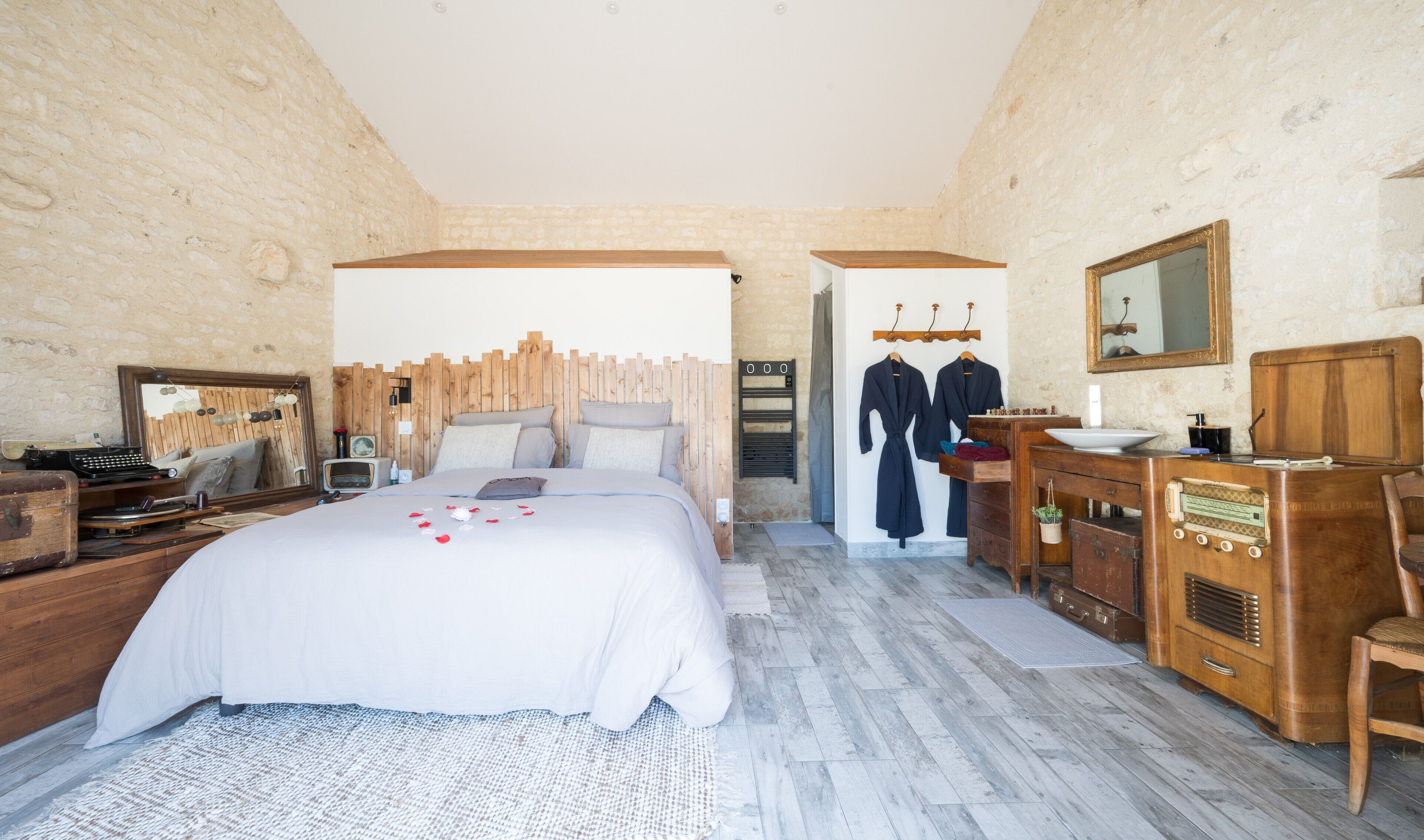 Habitación Confort | Sistema de insonorización, cunas gratuitas, wifi gratis y ropa de cama