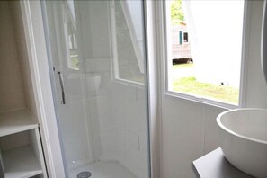Koawa Pavillon Classic 30m² Clim TV | Salle de bain | Serviettes fournies