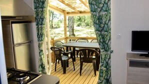 Premium stacaravan, 2 slaapkamers | Terras