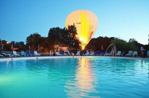 Piscine extérieure (ouverte en saison)