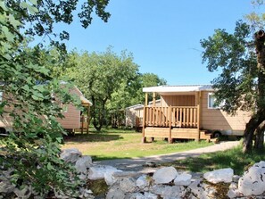 Premium stacaravan, 2 slaapkamers | Terras