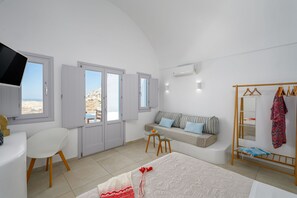 1 bedroom, iron/ironing board, free WiFi, bed sheets - Spectacular view of Santorini's caldera, volcano and sunset (santorini)