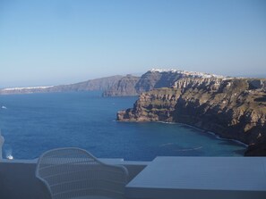 Property grounds - Spectacular view of Santorini's caldera, volcano and sunset (santorini)