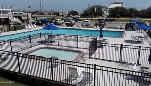 حمّام سباحة خارجي