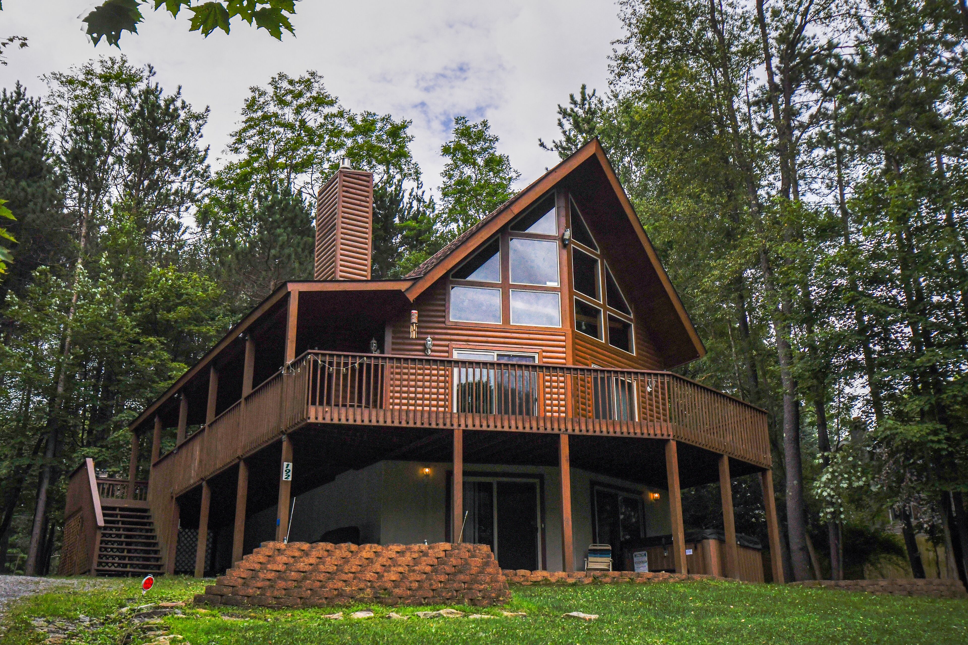Howling Wolf Den | Great Location Near Wisp Resort