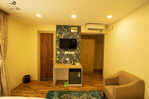 1 bedroom, Egyptian cotton sheets, premium bedding, pillow-top beds - Hotel Rudra View & Spa (Kathmandu)