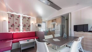 Koawa Loft Premium + | Living area - Camping La Buissière (Barjac)