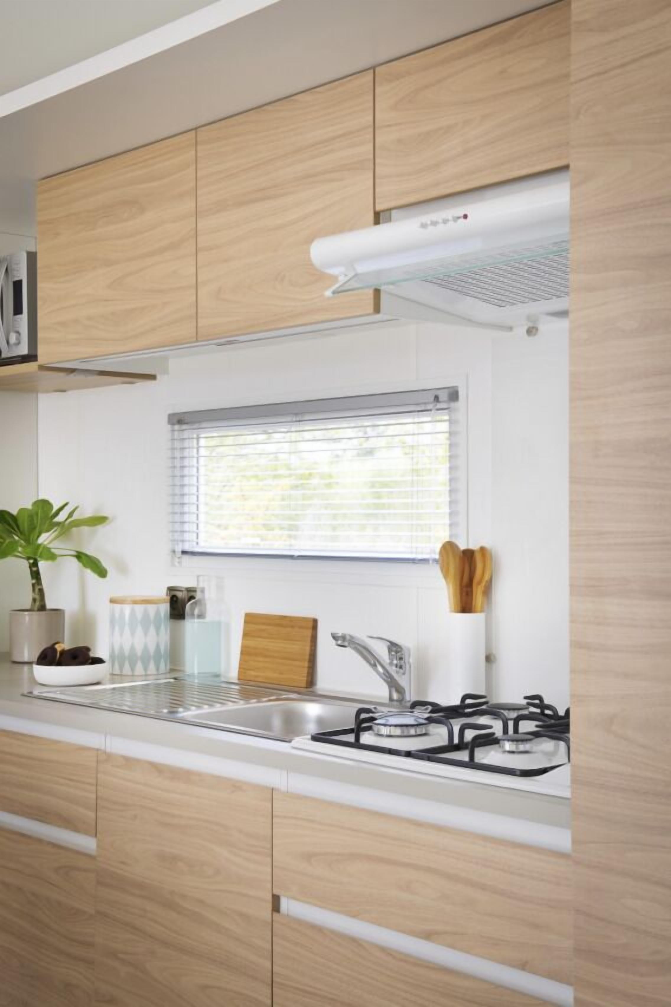 Nhà di động tiện nghi đơn giản, 2 phòng ngủ (4-6 Pers) | Bếp nhỏ riêng | Tủ lạnh, lò vi sóng, dụng cụ pha cà phê/trà 