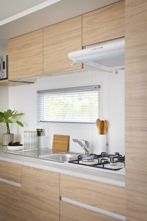 Private kitchenette - Camping La Buissière (Barjac)