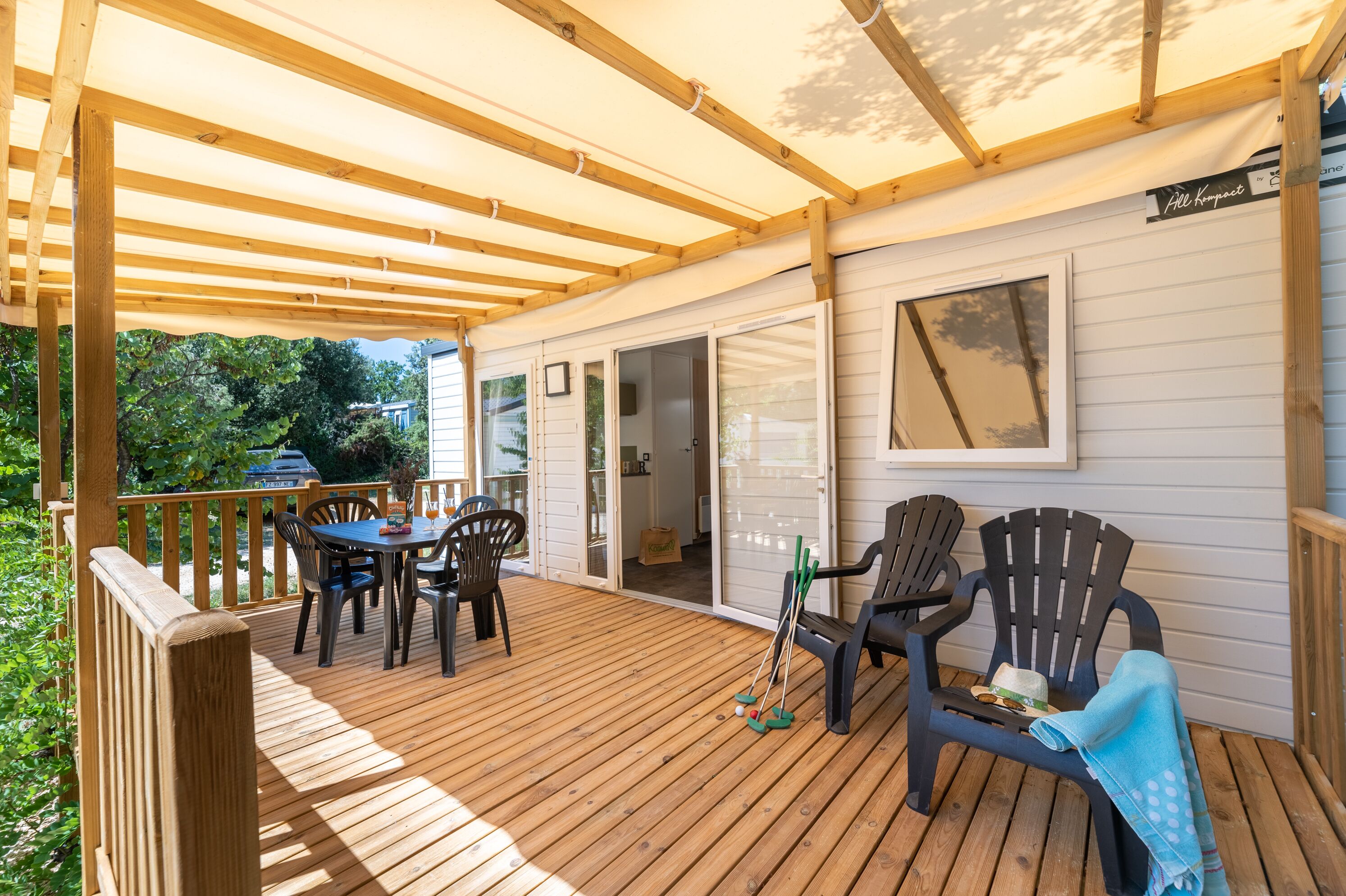 Mobil Karavan Premium, 2 kamar tidur (4-6 Pers) | Teras/patio