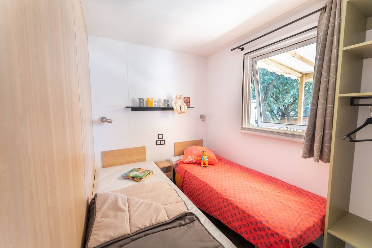 Premium stacaravan, 2 slaapkamers (4-6 Pers) | 3 slaapkamers