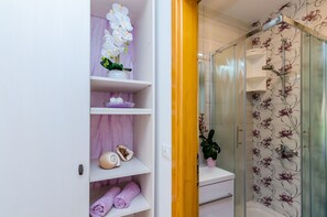 Hair dryer, towels