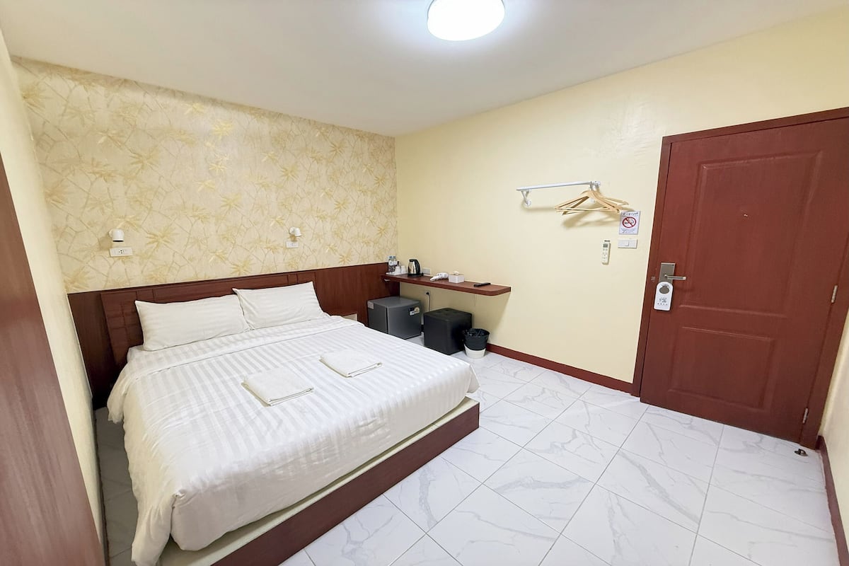Superior Double Room, No Windows | Blackout curtains, free WiFi, bed sheets