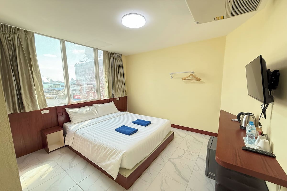 Superior Double Room, City View | Blackout curtains, free WiFi, bed sheets
