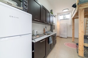 Kühlschrank, Herdplatte, Toaster