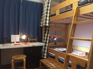Dormitorio condiviso, per sole donne (with Bunk bed) | Area soggiorno