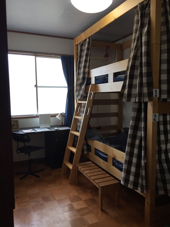 Female Dormitory Room with Bunk Bed | Living room - Guest house daisho oshiro asobi (Matsue)