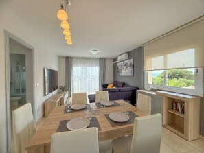 Dining - Club Villamar - Holiday villa with a beautiful appearance, located at the Spanish Costa Brava. (Lloret de Mar)