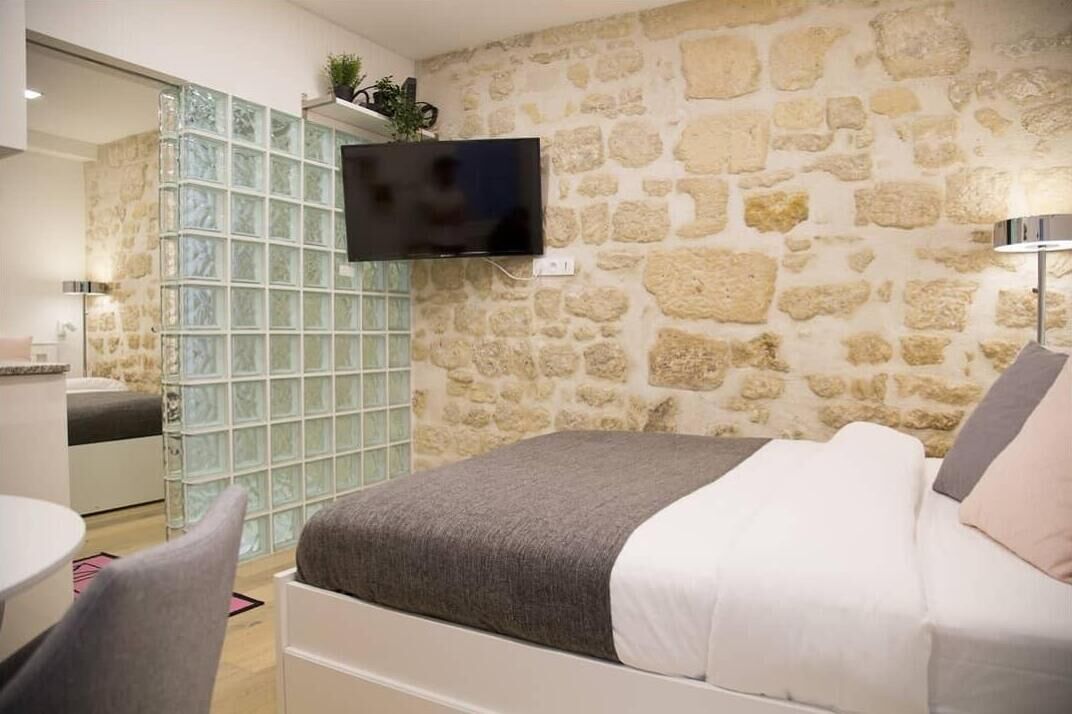 Iron/ironing board, travel crib, free WiFi, bed sheets