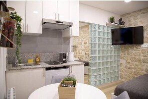 Fridge, microwave, stovetop, coffee/tea maker