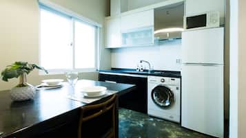 Fridge, microwave, stovetop, coffee/tea maker