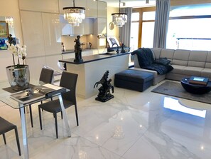 Apartamento clásico, 2 habitaciones | Zona de estar