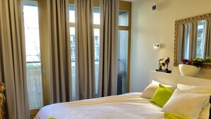 Unclassified image, 2 of 19, button - Luxury Apartment in City Centre Warsaw (Warsaw)