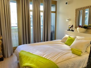 Classic Apartment, 2 Bedrooms | Free WiFi - Luxury Apartment in City Centre Warsaw (Warsaw)