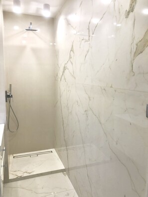 Classic Apartment, 2 Bedrooms | Bathroom - Luxury Apartment in City Centre Warsaw (Warsaw)