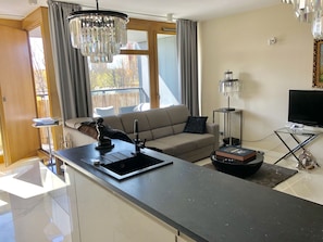 Classic Apartment, 2 Bedrooms | Ruang tamu