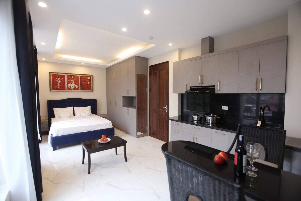 Suite, Lake View | Desk, blackout drapes, free WiFi, bed sheets