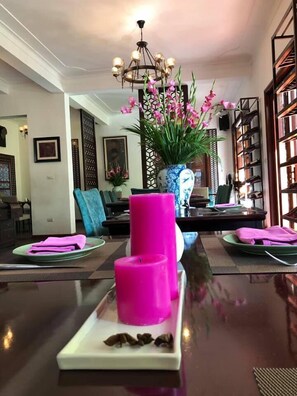 Breakfast, lunch, dinner served; local and international cuisine