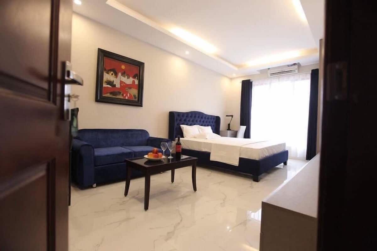 Suite, City View | Desk, blackout drapes, free WiFi, bed sheets