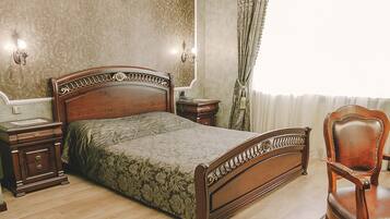 Modern Extra Room | Brankas, meja kerja, tirai kedap cahaya, dan kedap suara