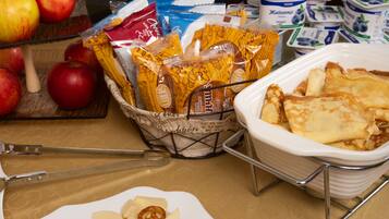 Daily continental breakfast (UAH 175 per person)