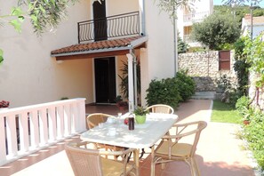 Outdoor dining - Apartments Travarevic - Two-Bedroom Apartment (4 Adults) No1 (Dubrovnik)