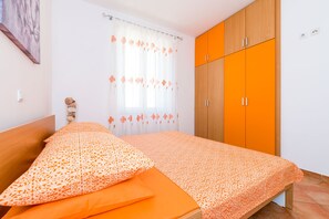1 bedroom, iron/ironing board, WiFi, bed sheets