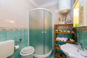 Hair dryer, towels