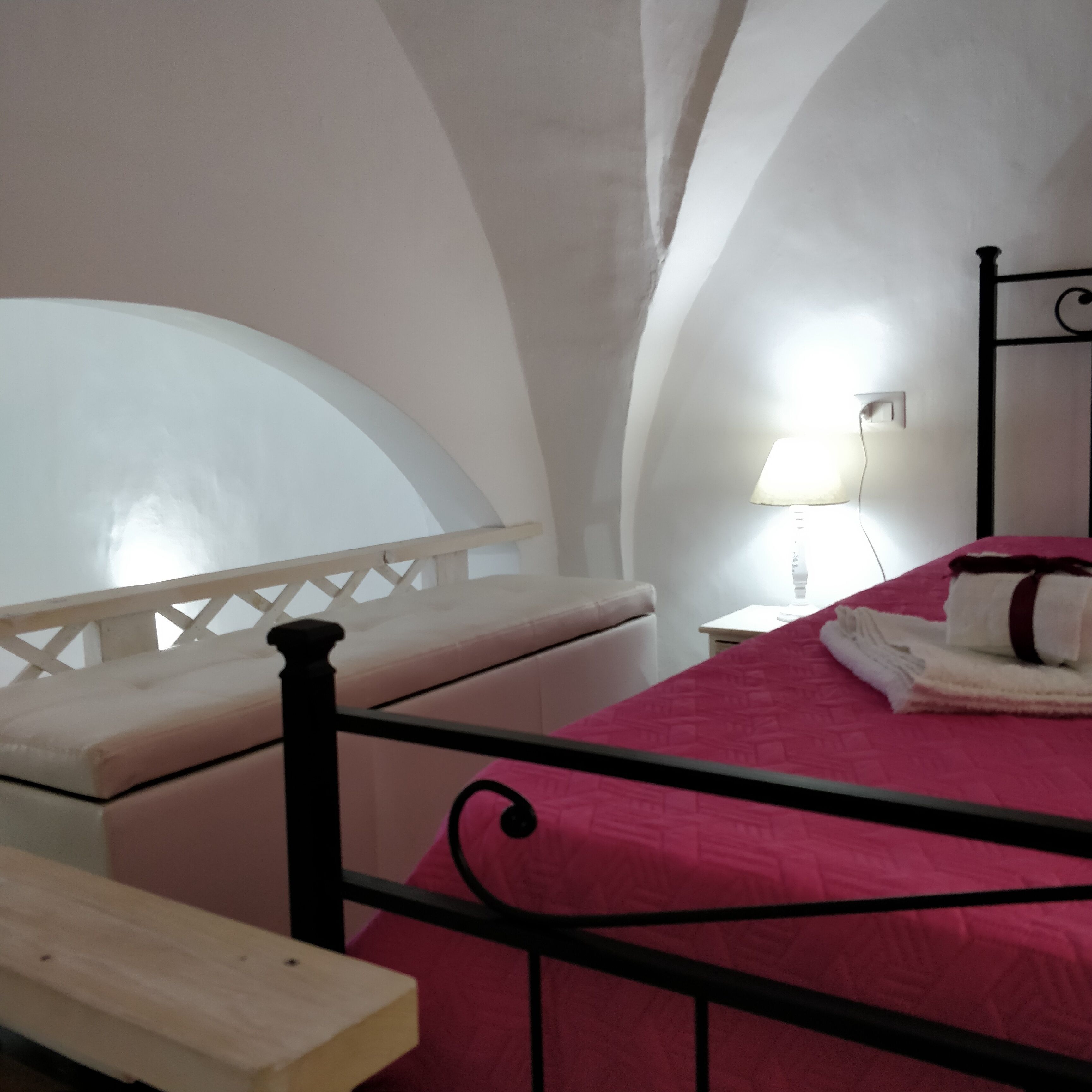 1 chambre, fer et planche à repasser, draps fournis