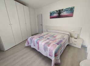 1 bedroom, iron/ironing board, free WiFi