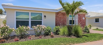 Horizons West #C-3 on Siesta Key 2 Bedroom Villa Beachside at Horizons West