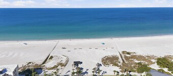 Horizons West #C-3 on Siesta Key 2 Bedroom Villa Beachside at Horizons West