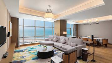 Suite, 1 soverom, Club Lounge-tilgang, havutsikt | Oppholdsområde | En 29-tommers LCD-TV med kabel-kanaler samt TV