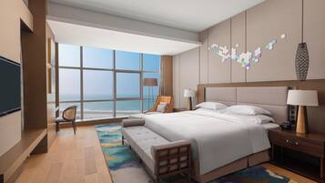 Suite, 1 soverom, Club Lounge-tilgang, havutsikt | Safe på rommet, skrivebord og skrivebord for bærbar PC