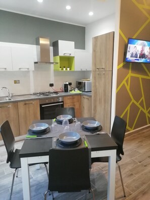 Fridge, microwave, oven, stovetop - CASA BUMBUNIN - Near the center and the Polytechnic - 2 bedrooms (Torino)