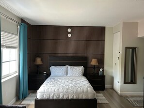 Blackout curtains, iron/ironing board, free WiFi, bed sheets - SOUTH BEACH STUDIO CONDO - ONE BLOCK TO BEACH - SLEEPS UP TO 4 - MAX 3 ADULTS (Miami Beach)