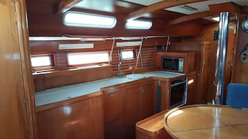 Mobile Home, 3 Bedrooms, Terrace | Private kitchen | Fridge, microwave, stovetop, coffee/tea maker