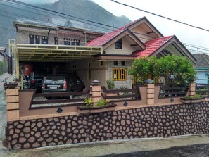 Family House, 4 Bedrooms | Coffee service - Balqis Home Stay (Ngadisari)